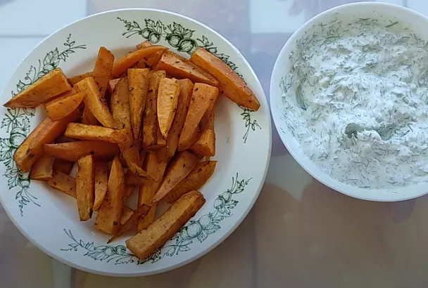 Беру батат вместо картошки — и в духовку на 30 минут: секрет идеального гарнира, который покорил всех