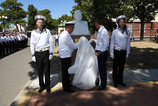 В Анапе открыли бюст Герою России участнику СВО Сергею Седову