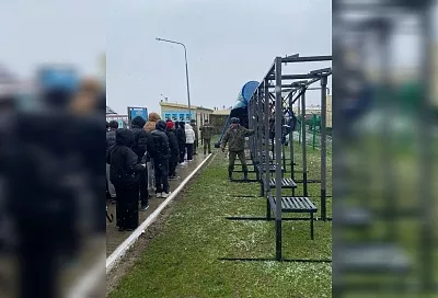 «Урок мужества» провели сотрудники УФСБ России по ЮВО для учеников гимназии в Анапе