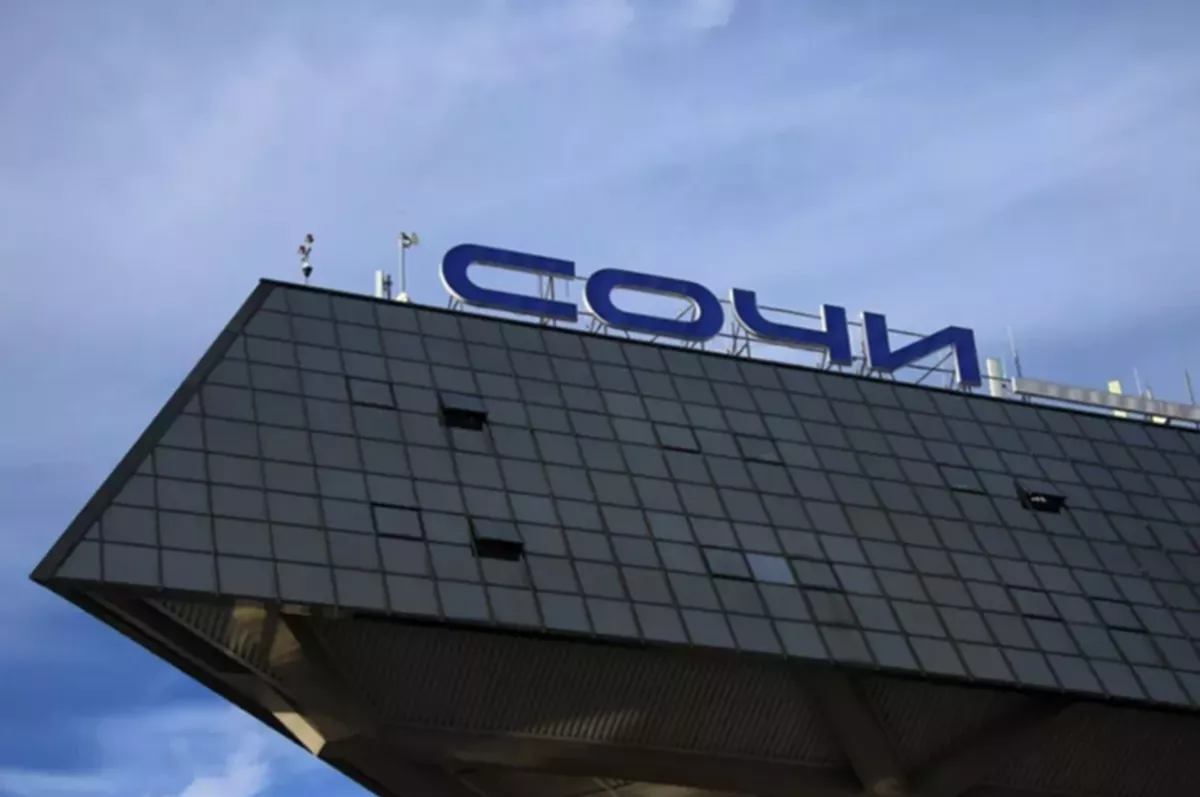 Ограничения в аэропорту Сочи сняли спустя шесть часов