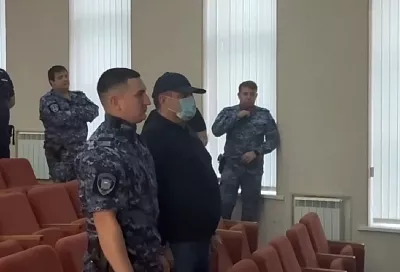 В Сочи суд огласил приговор экс-полицейскому, 6 лет скрывавшемуся от правосудия за границей
