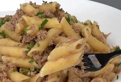 Такие макароны по-флотски мигом сметаются со стола: 20 минут — и любимое всеми блюдо уже на столе (бюджетный рецепт)