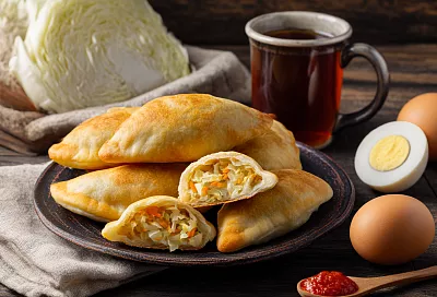 Пирожки с капустой на кефире: тесто мягкое, начинка сочная, а вкус — как до﻿ма