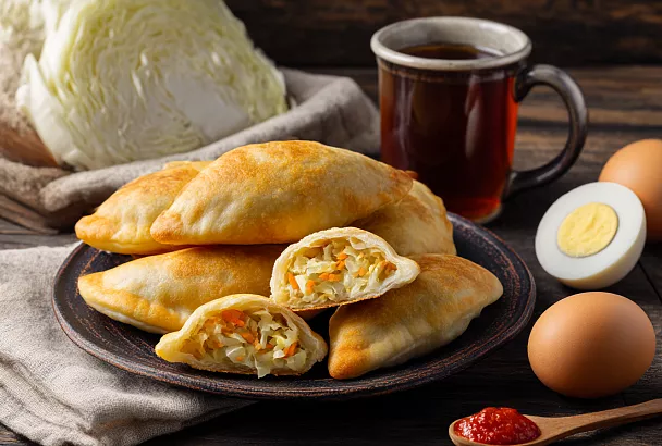 Пирожки с капустой на кефире: тесто мягкое, начинка сочная, а вкус — как до﻿ма
