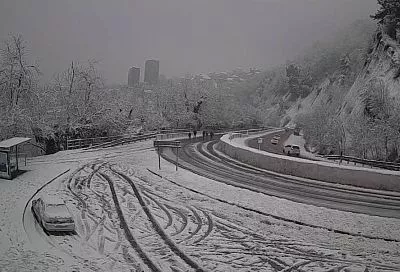 Ситуация на Мамайском перевале в Сочи сложная, но движение не перекрыто