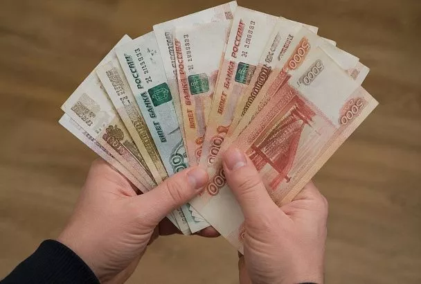 Деньги за уход под вопросом: почему россиянам придётся внимательнее оформлять выплаты за пожилыми