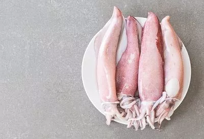 Готовлю теперь кальмаров через день - от радости, что научилась, наконец, их чистить без нервов и дыр в тушках: три простых способа