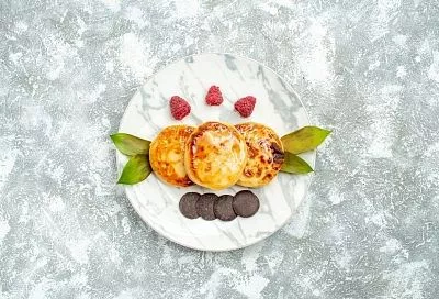 Никогда не выкидываю сморщенные яблоки - из них получаются отличные пышные сладкие оладушки: самый простой рецепт