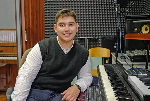 Школьник Федор Архипов знает, как улучшить качество звука на культурно-массовых мероприятиях