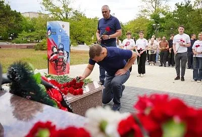 Память погибших при ночной атаке БПЛА ВСУ почтили в Новороссийске