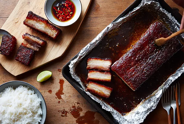 Свиная грудинка, которая пахнет дорого: маринуем и запекаем правильно