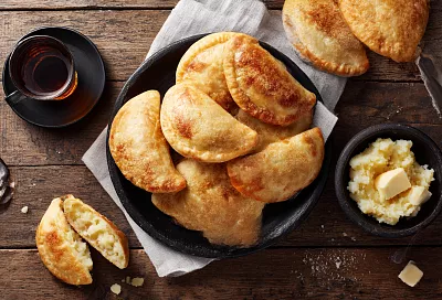 Пирожки с картошкой, как у бабушки: воздушное тесто и хрустящая корочка