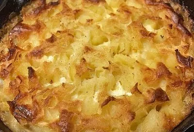 Всего один противень — и ужин готов: запеканка, которая избавит вас от лишних хлопот 