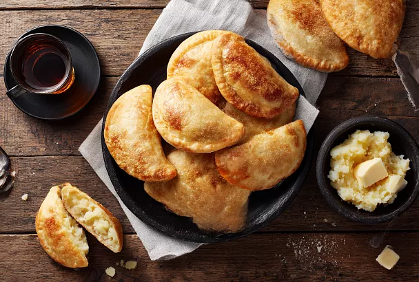 Пирожки с картошкой, как у бабушки: воздушное тесто и хрустящая корочка