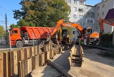 Назван срок завершения работ, из-за которых в мкр. Гидростроителей Краснодара появляются пробки