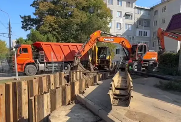 Назван срок завершения работ, из-за которых в мкр. Гидростроителей Краснодара появляются пробки