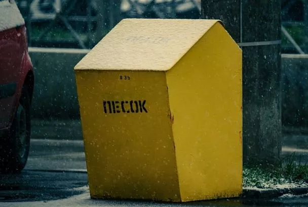 Зима близко: контейнеры с песком начали устанавливать на улицах Краснодара