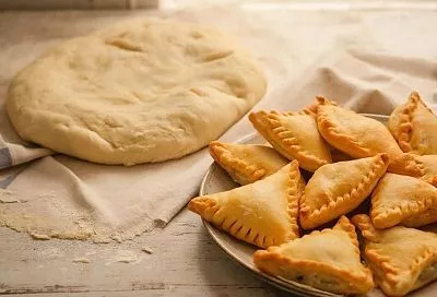 Теперь ем жаренные пирожки килограммами. Тесто, которое не впитывает масло и долго не черствеет