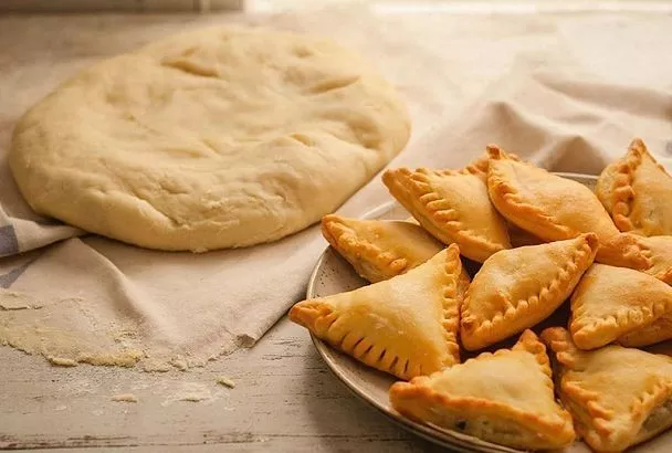 Теперь ем жаренные пирожки килограммами. Тесто, которое не впитывает масло и долго не черствеет