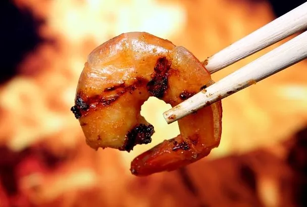 Читать рецепт будете дольше, чем готовить эти пряные креветки. Блюдо, которое украсит собой любое праздничное застолье