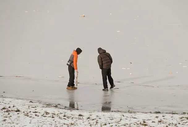Тонкий лед - смертельная опасность: как избежать трагедии во время зимних прогулок на Кубани