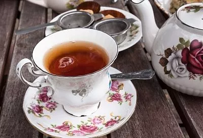 Почему черный чай нельзя пить литрами и как нейтрализовать его «опасность» 