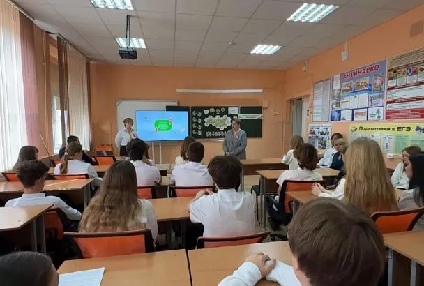 Вице-губернатор Кубани Елена Воробьева посетила заключительный урок «Разговоров о важном»
