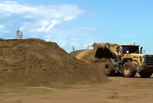 Стало известно, сколько замазученного песка находится в пункте временного размещения в х. Воскресенском Анапы