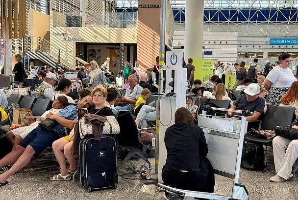 Более 130 рейсов задерживаются в аэропорту Сочи