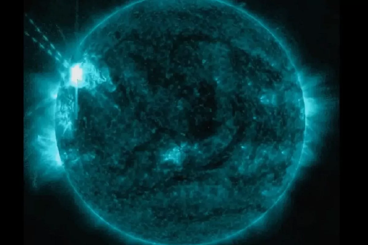 Две мощные вспышки произошли на Солнце за пять часов