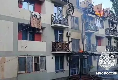 16 квартир повреждены при пожаре в четырехэтажном доме в Сочи