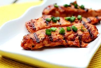 Томленая курица в сметане – простой рецепт нежнейшего мяса за 40 минут в бархатном соусе