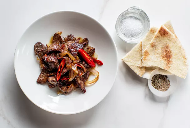 Говяжья печень без горечи: способ с содой и луком