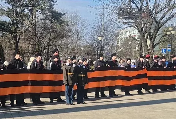 Георгиевскую ленту длиной более километра развернули в Краснодаре
