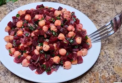 Беру свеклу и готовлю самый вкусный салат за минуты из простых продуктов: быстро и бюджетно – для стройной фигуры