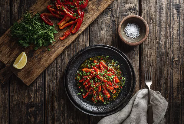 Запечённый сладкий перец в ароматной заправке