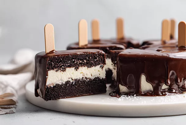 Торт "Эскимо" нежнее пломбира: добавила сгущёнку в крем, и вкус получился как у любимого мороженого в шоколаде