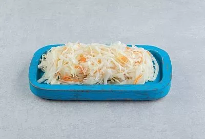 Даже соседи будут слышать, как вы едите квашеную капусту, и завидовать вам: рецепт приготовления популярной закуски, которая на праздничном столе затмит все остальные блюда