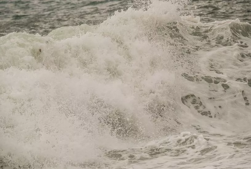 Снег, метель, ливни с грозами и 6-балльный шторм. На Сочи надвигается непогода