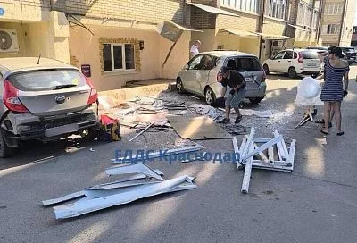 Громкий хлопок и звон битого стекла: окно разлетелось в квартире многоэтажки по улице 2-й Тверской в Краснодаре