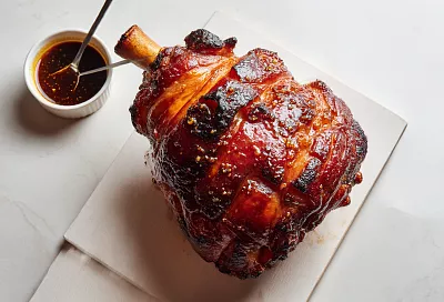 Рулька по-немецки в пиве с медово-горчичной глазурью