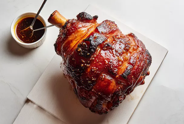 Рулька по-немецки в пиве с медово-горчичной глазурью