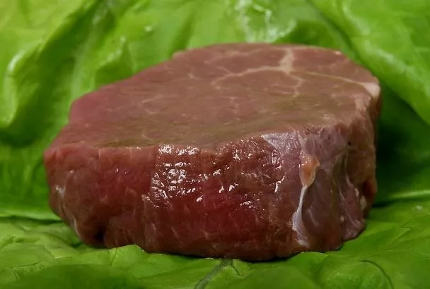 Муж только покупает мясо, а я жарю ему невероятно сочные стейки из говядины. Нужна лишь правильная сковорода и немного специй