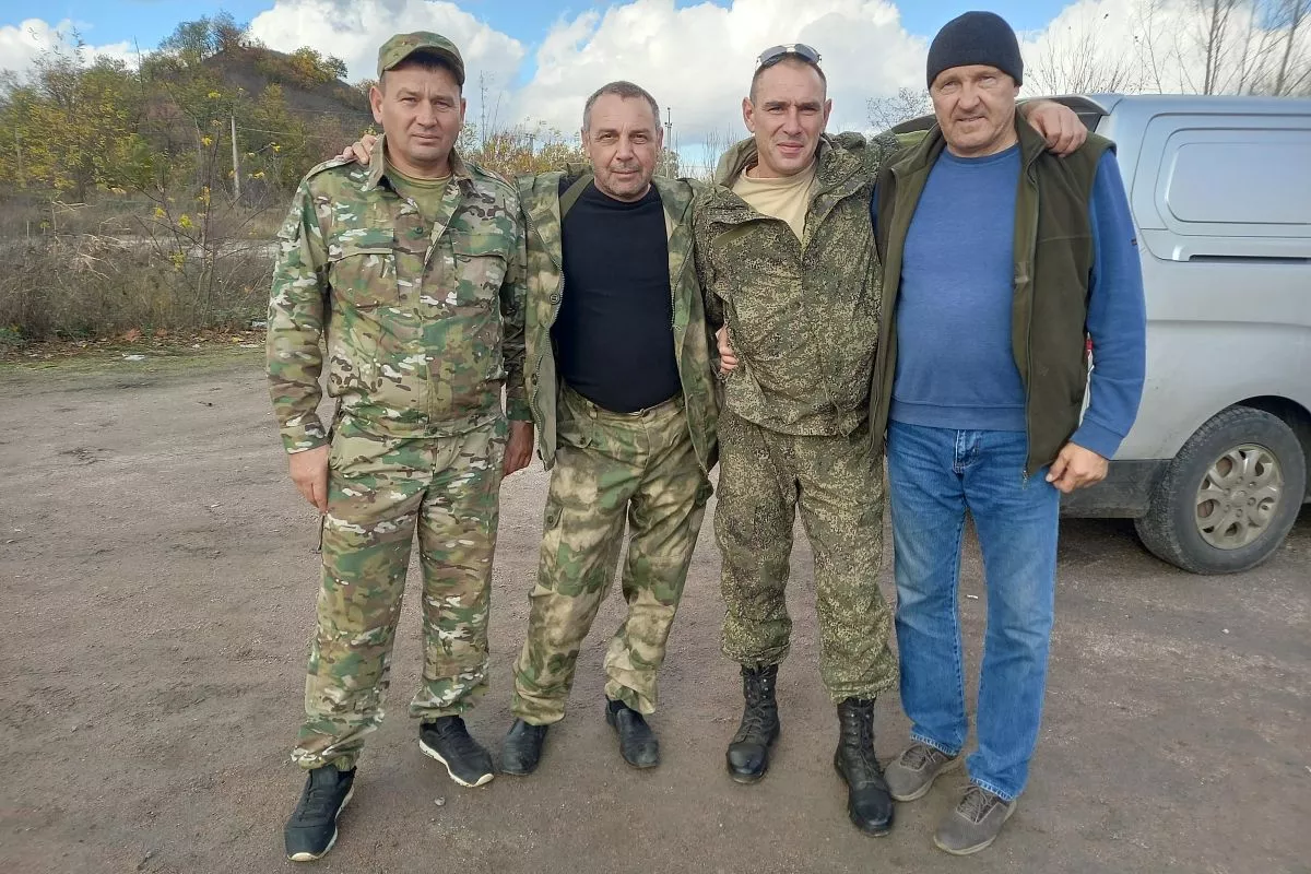 Фронт и тыл вместе. Волонтеры и солдат.