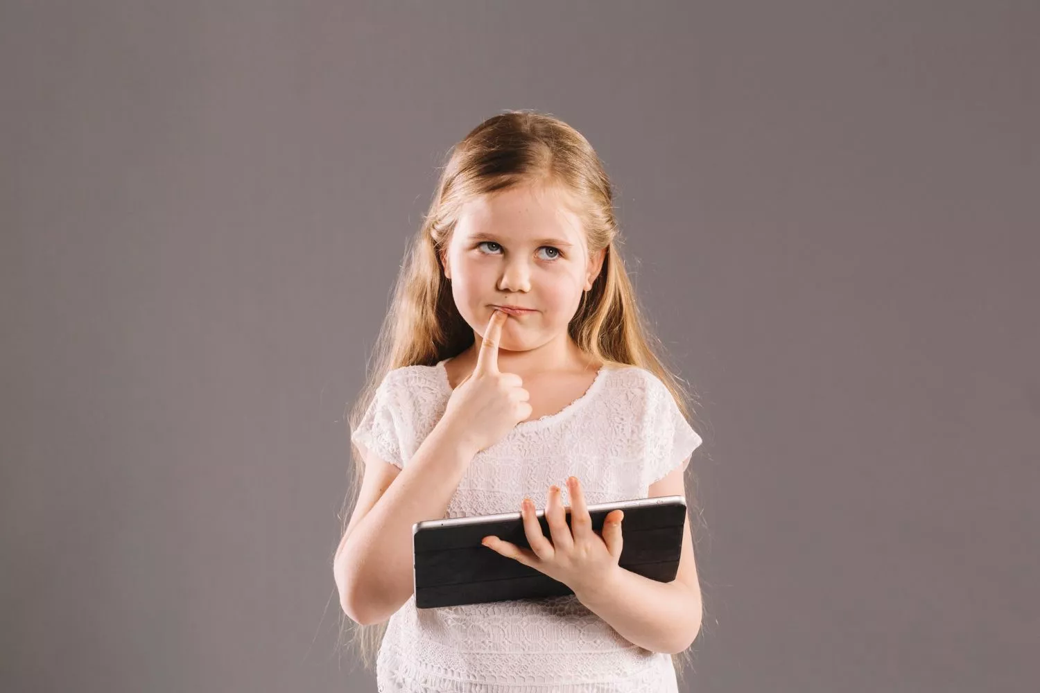 Когда слова «застревают в горле»: все, что надо знать родителям о детском заикании