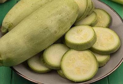 Нарезаем кабачки и делаем из них лечо: рецепт-находка для тех, кто уже не знает, какую еще заготовку сделать с этим овощем