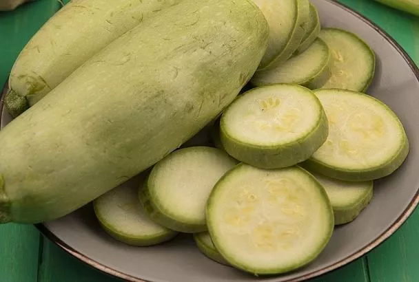 Нарезаем кабачки и делаем из них лечо: рецепт-находка для тех, кто уже не знает, какую еще заготовку сделать с этим овощем