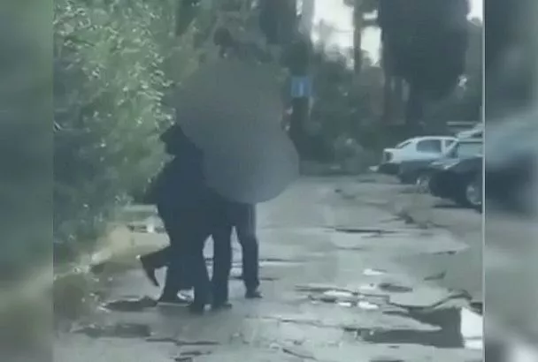 Житель Сочи ударил покупателя ножом из-за очереди в магазине