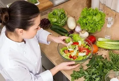 Делаем любой салат вкусным и необычным за 15 минут: яркий взрывной вкус вместо скучной нарезки