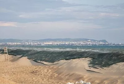 Один из защитных валов в Анапе полностью разобран